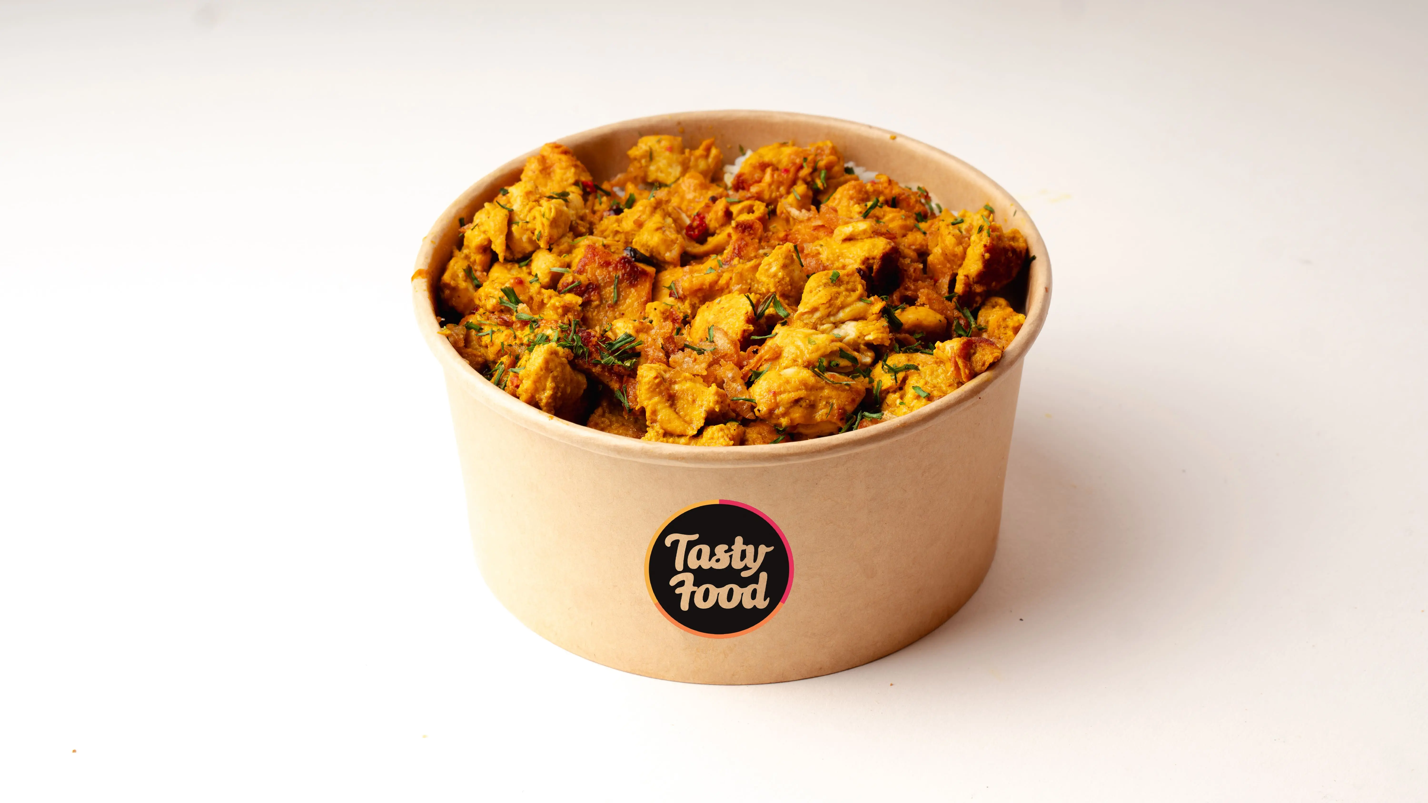 Plat signature Crousty avec riz basmati premium et poulet frais croustillant à Évry